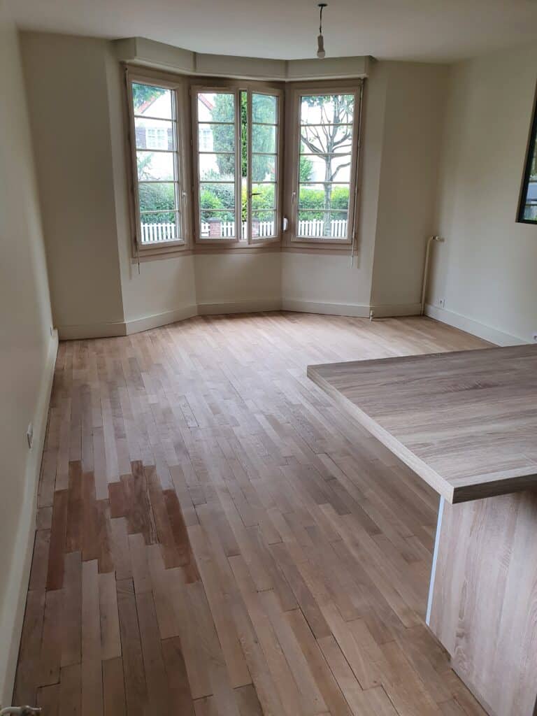 Photo d'un raccord de parquet, une étape importante de la restauration de parquet