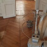 Photo d'une ponceuse de parquet dans un appartement à Paris