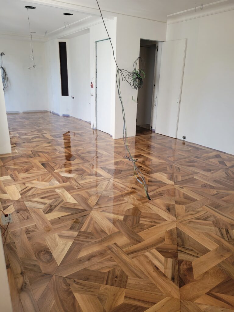 pose de parquet feuille de parquet en noyer