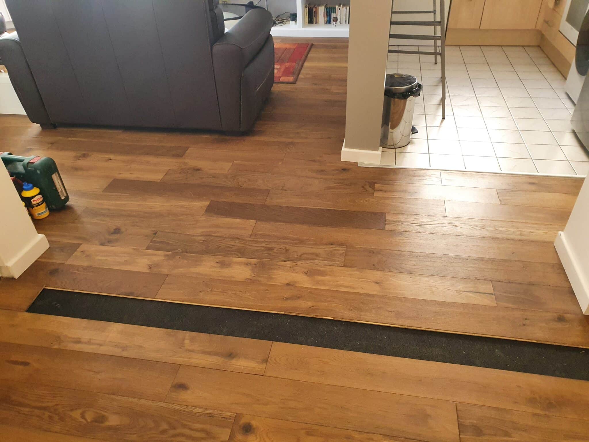 Pourquoi mon parquet gondole ? Causes et solutions Pose et Rénovation de Parquet